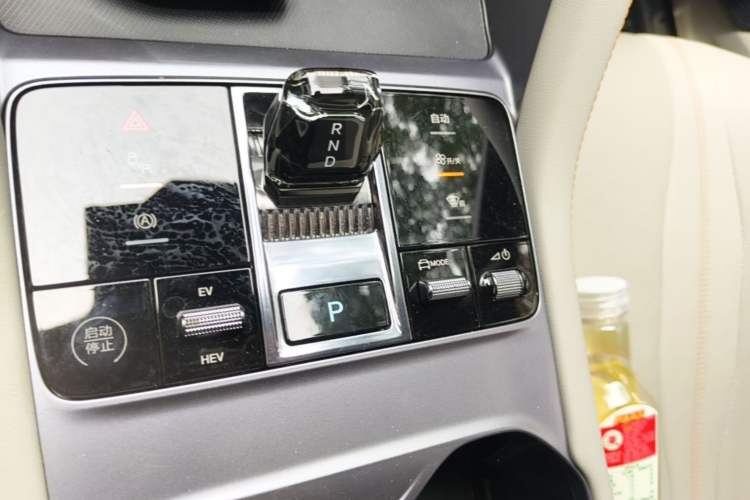 Used BYD Song PLUS New Energy 2023 Champion Edition DM-i 150KM Flagship PLUS Gear Lever