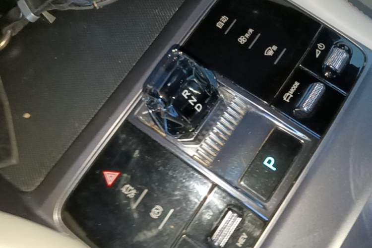 Used BYD Song PLUS New Energy 2023 Champion Edition DM-i 110KM Flagship Model Gear Lever