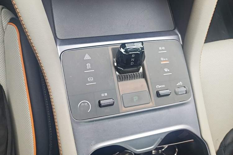 Used BYD Song PLUS New Energy 2023 Champion Edition DM-i 110KM Flagship PLUS Gear Lever