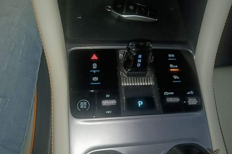 Used BYD Song PLUS New Energy 2023 Champion Edition DM-i 110KM Flagship PLUS Gear Lever