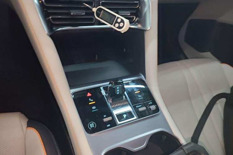Used BYD Song PLUS New Energy 2023 Champion Edition DM-i 150KM Flagship PLUS Gear Lever