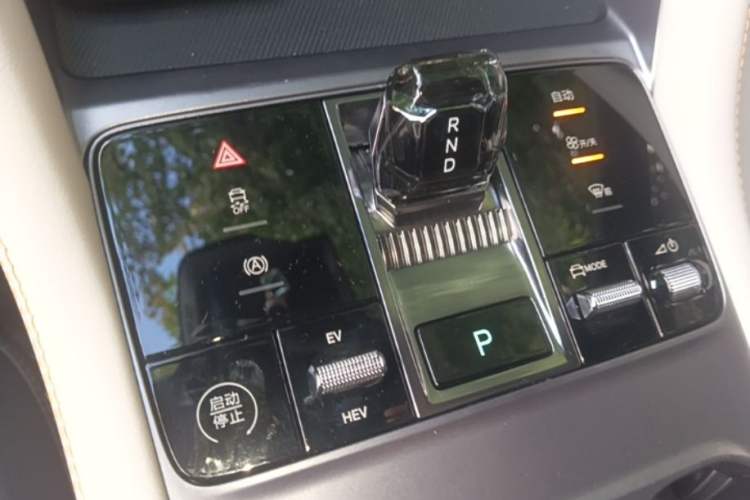 Used BYD Song PLUS New Energy 2023 Champion Edition DM-i 110KM Flagship Model Gear Lever