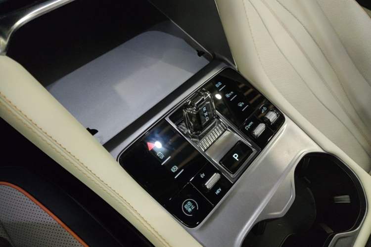 Used BYD Song PLUS New Energy 2023 Champion Edition DM-i 110KM Flagship PLUS Gear Lever