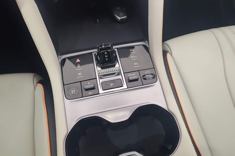 Used BYD Song PLUS New Energy 2023 Champion Edition DM-i 110KM Flagship Model Gear Lever