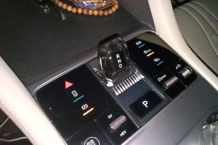 Used BYD Song PLUS New Energy 2023 Champion Edition DM-i 110KM Flagship Model Gear Lever