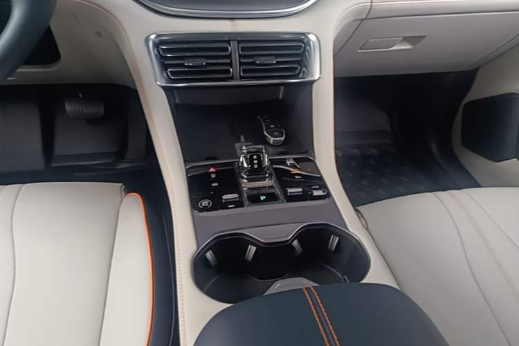 Used BYD Song PLUS New Energy 2023 Champion Edition DM-i 110KM Flagship Model Gear Lever