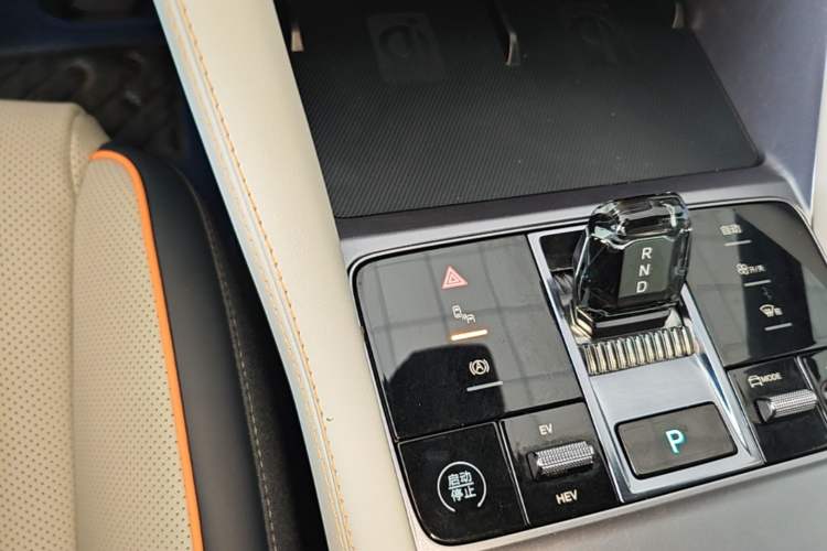 Used BYD Song PLUS New Energy 2023 Champion Edition DM-i 150KM Flagship PLUS Gear Lever
