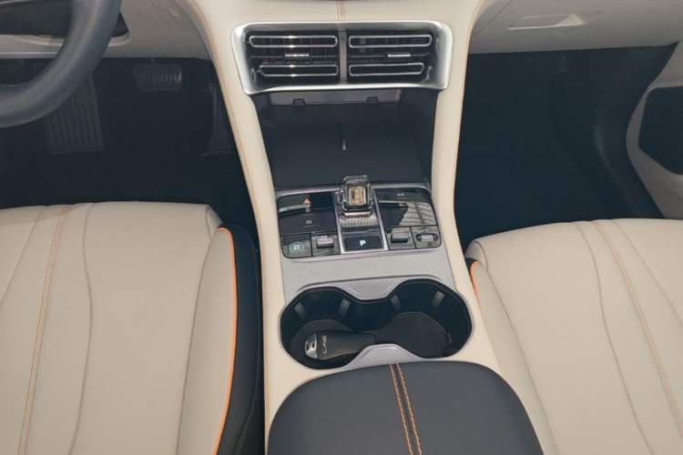 Used BYD Song PLUS New Energy 2023 Champion Edition EV 520KM Luxury Model Gear Lever