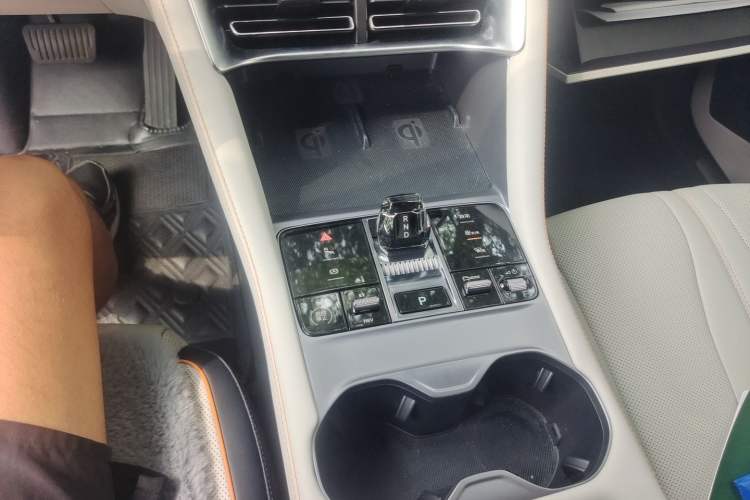 Used BYD Song PLUS New Energy 2023 Champion Edition DM-i 150KM Flagship PLUS Gear Lever