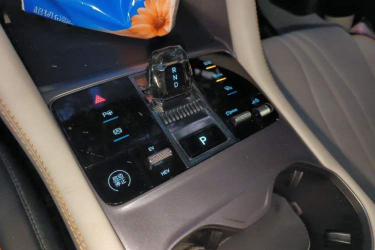 Used BYD Song PLUS New Energy 2023 Champion Edition DM-i 150KM Flagship PLUS 5G Gear Lever
