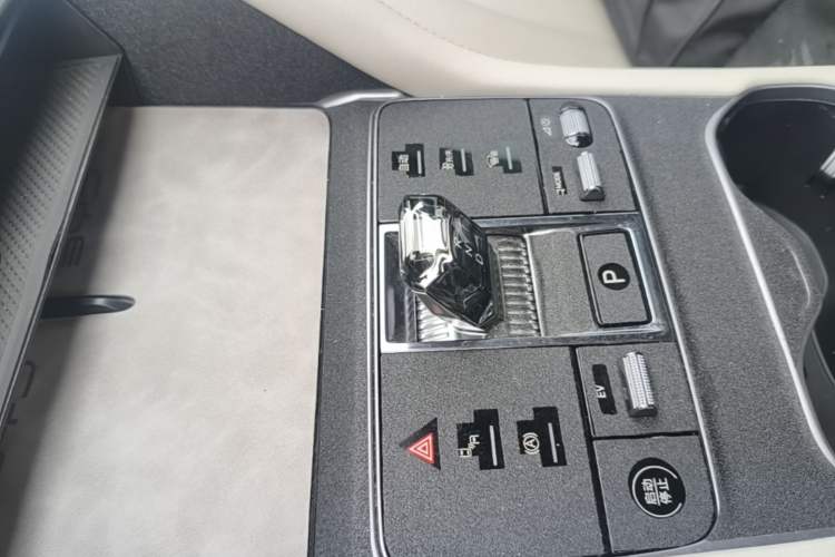 Used BYD Song PLUS New Energy 2023 Champion Edition DM-i 150KM Flagship PLUS Gear Lever