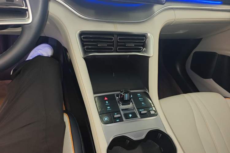 Used BYD Song PLUS New Energy 2023 Champion Edition DM-i 110KM Flagship PLUS Gear Lever