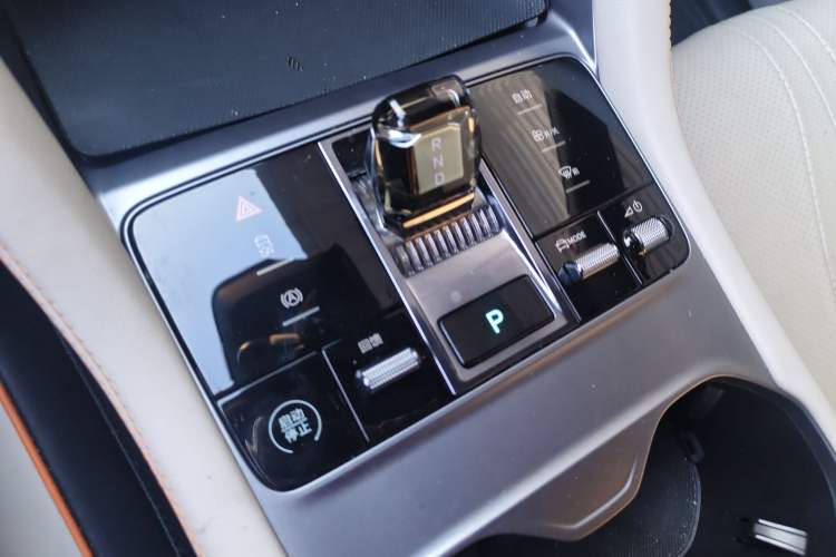 Used BYD Song PLUS New Energy 2023 Champion Edition EV 520KM Prestige Model Gear Lever
