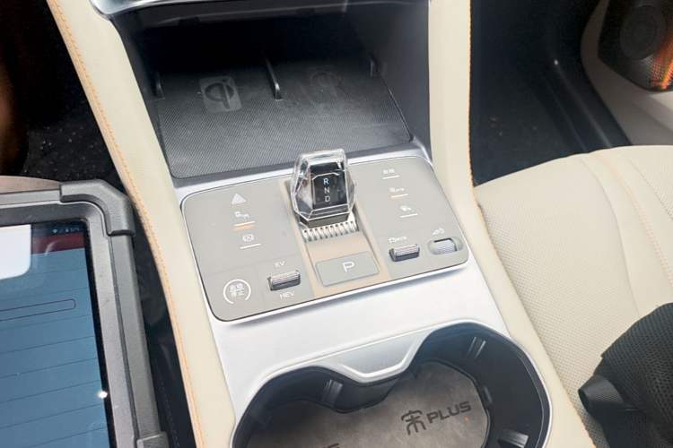 Used BYD Song PLUS New Energy 2023 Champion Edition DM-i 150KM Flagship PLUS Gear Lever