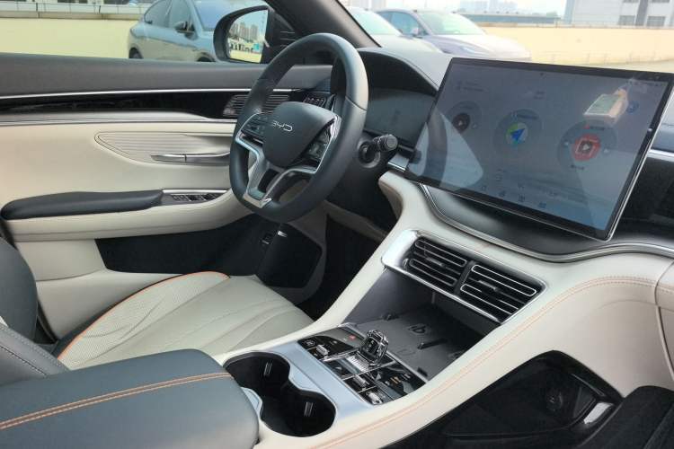 Used BYD Song PLUS New Energy 2023 Champion Edition DM-i 150KM Flagship PLUS 5G Interior 3