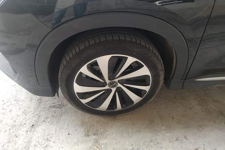 Used BYD Song PLUS New Energy 2023 Champion Edition DM-i 110KM Flagship Model Left Front Wheel Hub