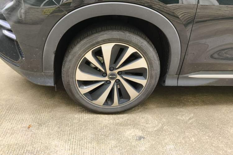 Used BYD Song PLUS New Energy 2023 Champion Edition DM-i 150KM Flagship PLUS Left Front Wheel Hub