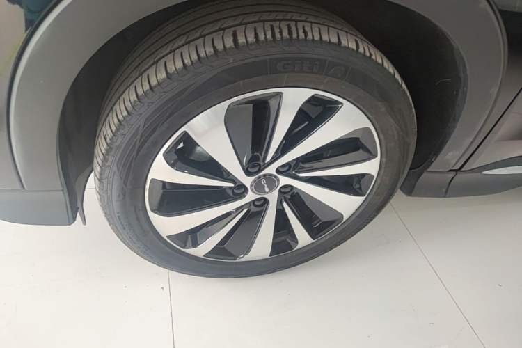 Used BYD Song PLUS New Energy 2023 Champion Edition DM-i 150KM Flagship PLUS Left Front Wheel Hub