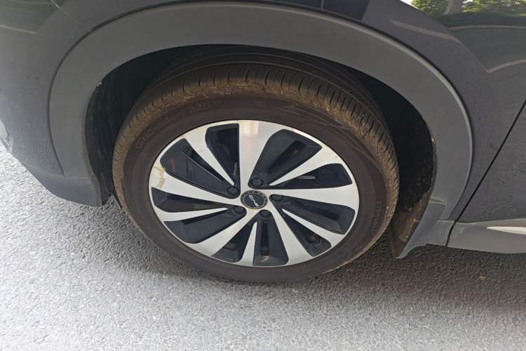 Used BYD Song PLUS New Energy 2023 Champion Edition DM-i 110KM Flagship PLUS Left Front Wheel Hub