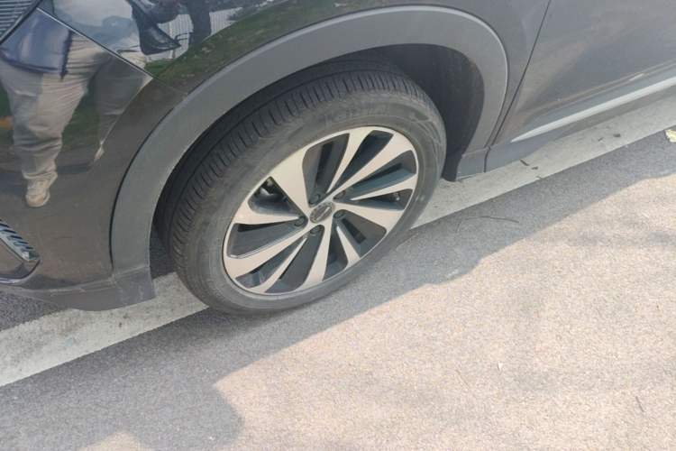 Used BYD Song PLUS New Energy 2023 Champion Edition EV 520KM Flagship Model Left Front Wheel Hub