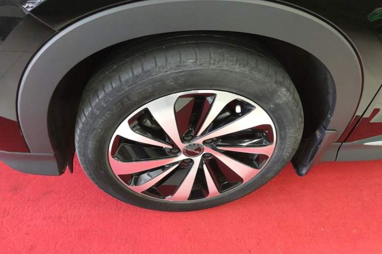 Used BYD Song PLUS New Energy 2023 Champion Edition DM-i 110KM Flagship PLUS Left Front Wheel Hub
