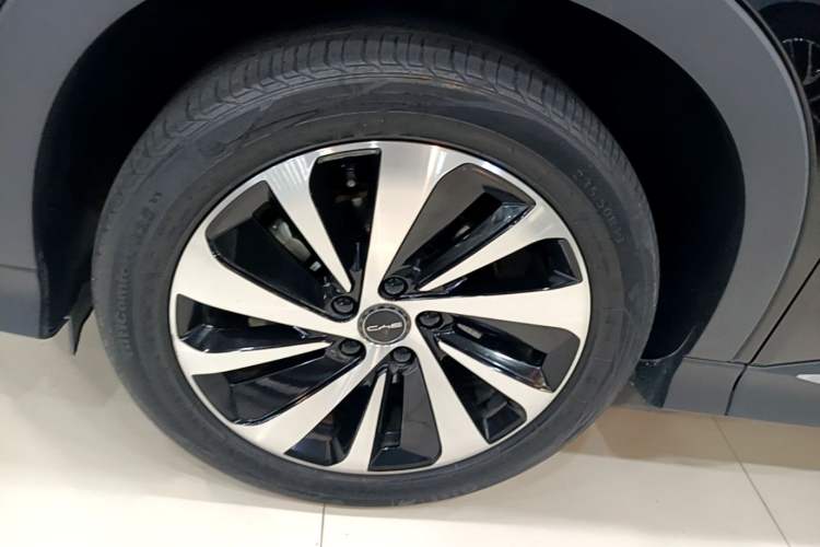 Used BYD Song PLUS New Energy 2023 Champion Edition DM-i 110KM Flagship PLUS Left Front Wheel Hub