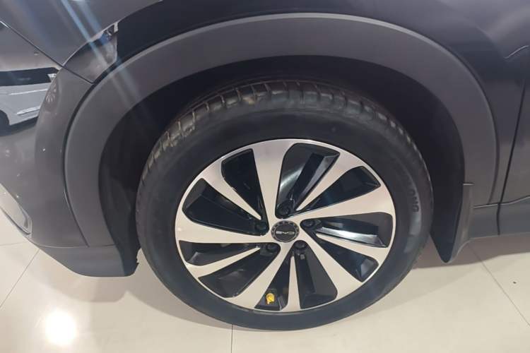 Used BYD Song PLUS New Energy 2023 Champion Edition DM-i 110KM Flagship Model Left Front Wheel Hub