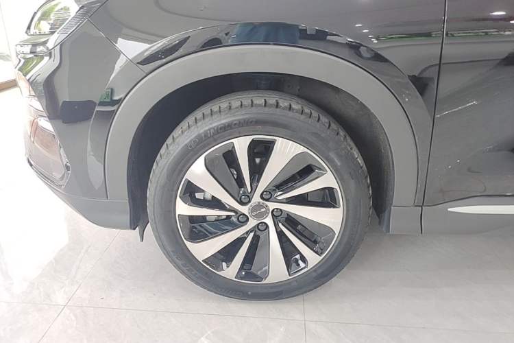 Used BYD Song PLUS New Energy 2023 Champion Edition EV 520KM Prestige Model Left Front Wheel Hub
