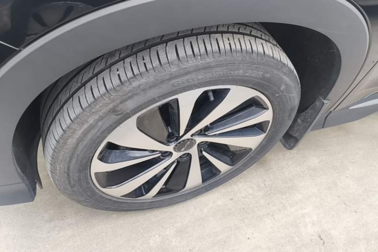 Used BYD Song PLUS New Energy 2023 Champion Edition DM-i 150KM Flagship PLUS Left Front Wheel Hub
