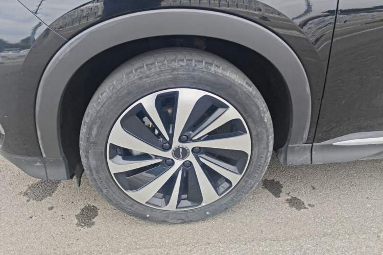 Used BYD Song PLUS New Energy 2023 Champion Edition DM-i 110KM Flagship PLUS Left Front Wheel Hub