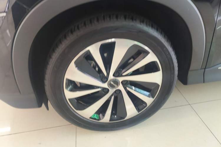Used BYD Song PLUS New Energy 2023 Champion Edition DM-i 150KM Flagship PLUS 5G Left Front Wheel Hub