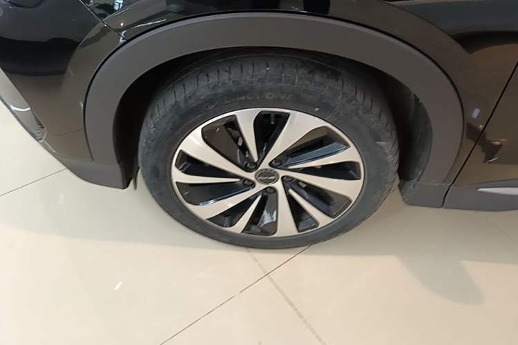Used BYD Song PLUS New Energy 2023 Champion Edition DM-i 110KM Flagship Model Left Front Wheel Hub