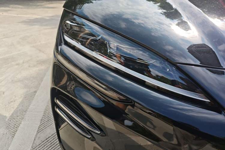 Used BYD Song PLUS New Energy 2023 Champion Edition EV 520KM Flagship Model Right Front Headlight