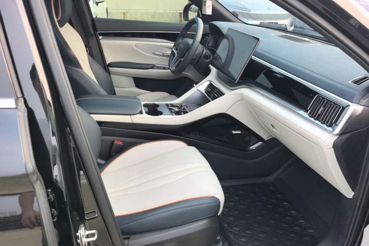 Used BYD Song PLUS New Energy 2023 Champion Edition DM-i 150KM Flagship PLUS 5G Right Front Seat