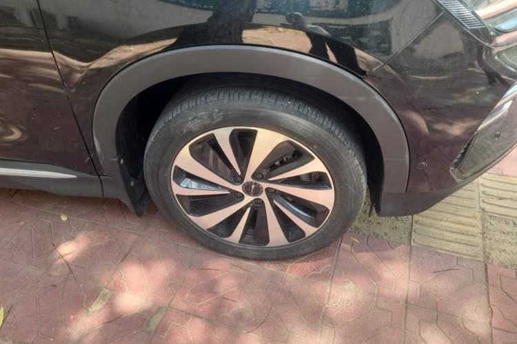 Used BYD Song PLUS New Energy 2023 Champion Edition DM-i 150KM Flagship PLUS Right Front Wheel Hub