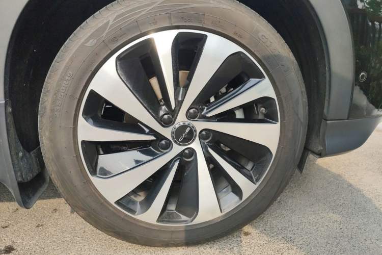 Used BYD Song PLUS New Energy 2023 Champion Edition DM-i 150KM Flagship PLUS 5G Right Front Wheel Hub