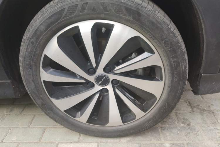 Used BYD Song PLUS New Energy 2023 Champion Edition DM-i 110KM Flagship Model Right Front Wheel Hub