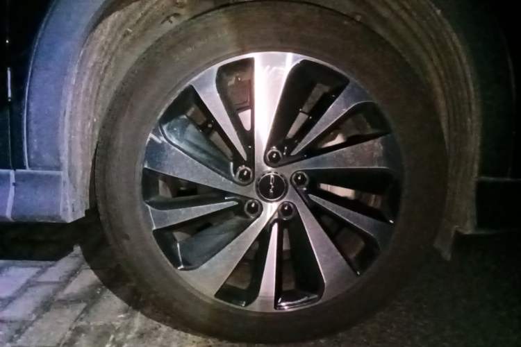 Used BYD Song PLUS New Energy 2023 Champion Edition DM-i 110KM Flagship Model Right Front Wheel Hub
