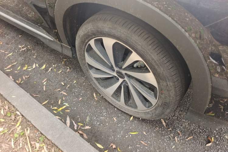 Used BYD Song PLUS New Energy 2023 Champion Edition DM-i 150KM Flagship PLUS Right Front Wheel Hub