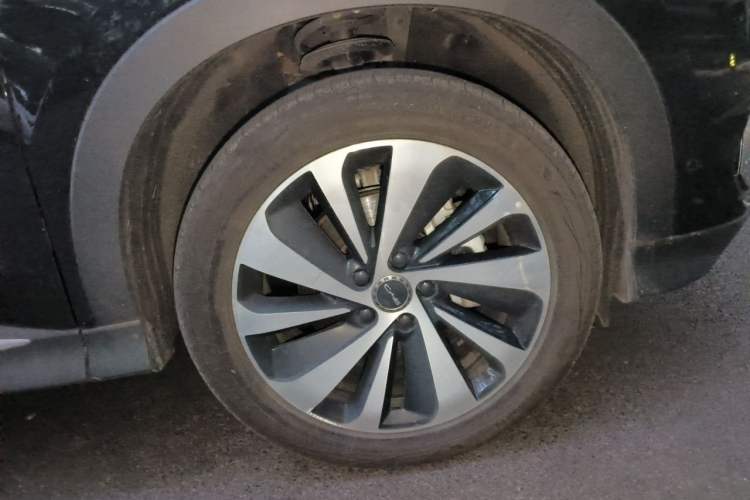 Used BYD Song PLUS New Energy 2023 Champion Edition DM-i 150KM Flagship PLUS 5G Right Front Wheel Hub