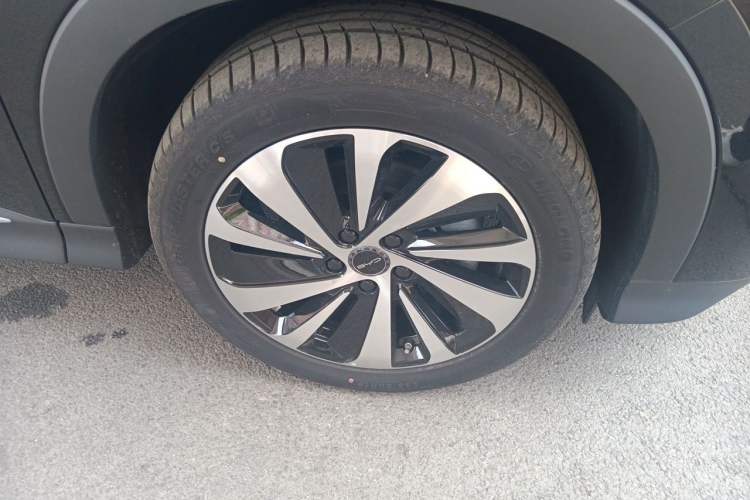 Used BYD Song PLUS New Energy 2023 Champion Edition DM-i 110KM Flagship Model Right Front Wheel Hub