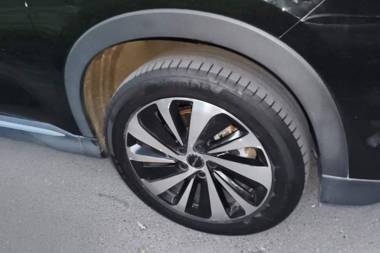 Used BYD Song PLUS New Energy 2023 Champion Edition EV 520KM Prestige Model Right Front Wheel Hub