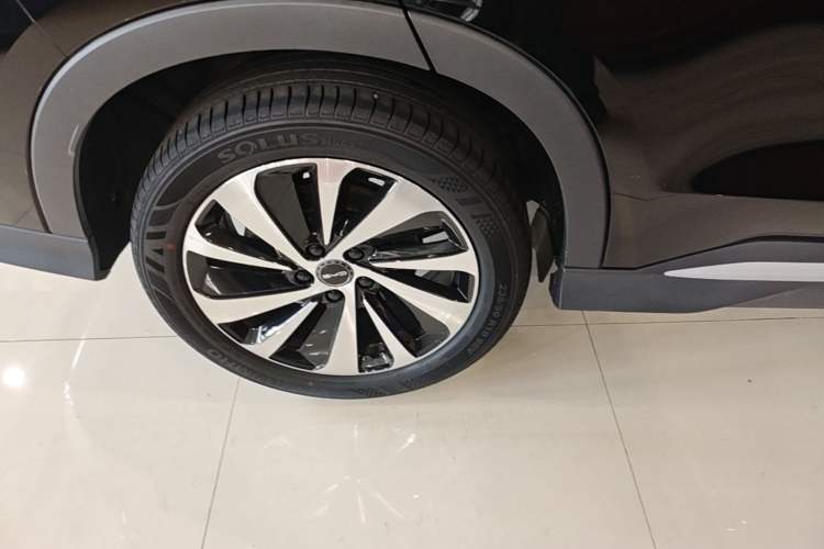 Used BYD Song PLUS New Energy 2023 Champion Edition DM-i 110KM Flagship Model Right Rear Wheel Hub