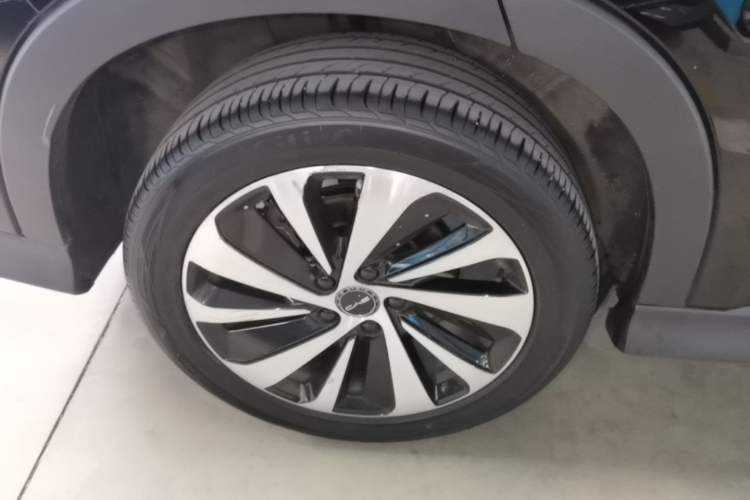 Used BYD Song PLUS New Energy 2023 Champion Edition DM-i 150KM Flagship PLUS Right Rear Wheel Hub