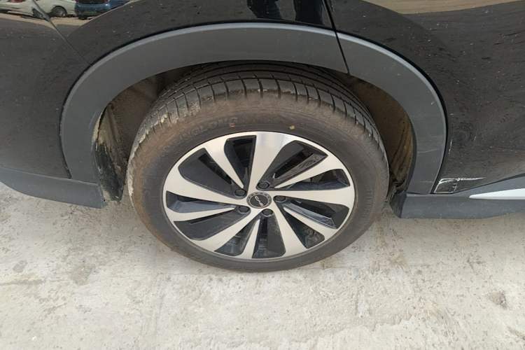 Used BYD Song PLUS New Energy 2023 Champion Edition DM-i 110KM Flagship Model Right Rear Wheel Hub