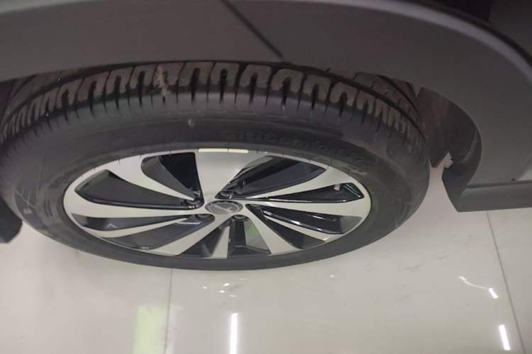 Used BYD Song PLUS New Energy 2023 Champion Edition DM-i 150KM Flagship PLUS Right Rear Wheel Hub