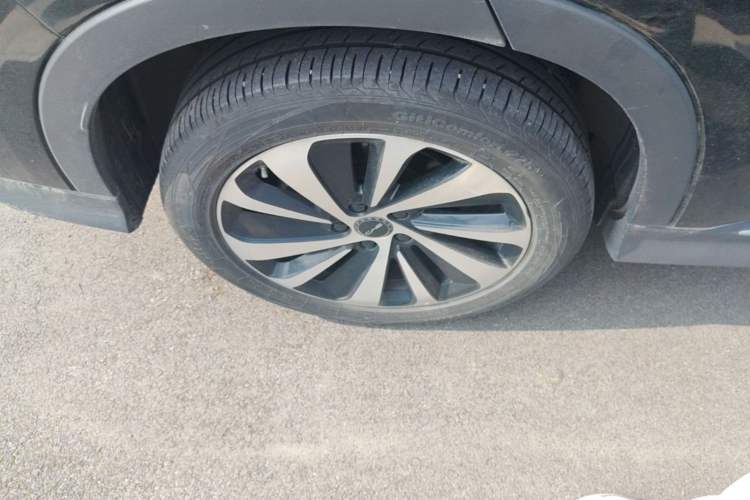 Used BYD Song PLUS New Energy 2023 Champion Edition EV 520KM Flagship Model Right Rear Wheel Hub