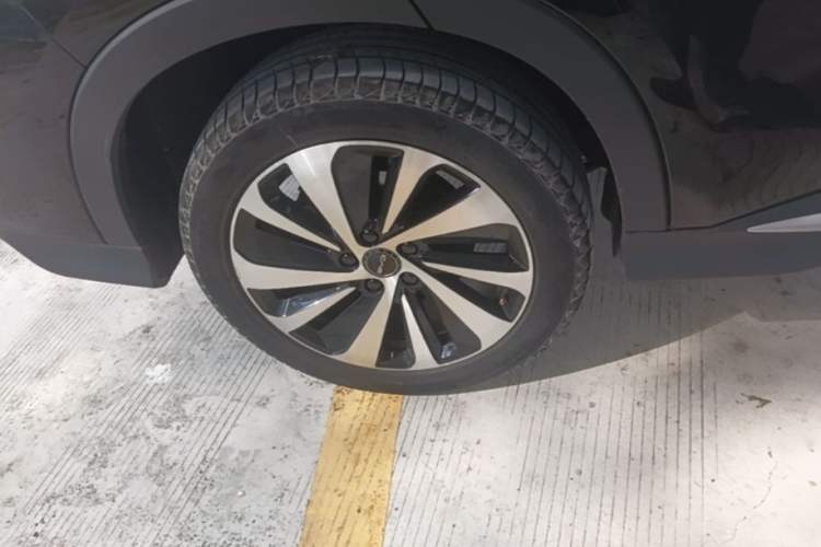 Used BYD Song PLUS New Energy 2023 Champion Edition DM-i 110KM Flagship Model Right Rear Wheel Hub
