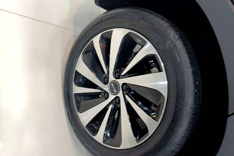 Used BYD Song PLUS New Energy 2023 Champion Edition DM-i 110KM Flagship PLUS Right Rear Wheel Hub