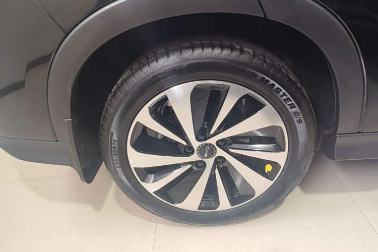 Used BYD Song PLUS New Energy 2023 Champion Edition DM-i 110KM Flagship Model Right Rear Wheel Hub